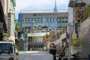 중구, 등하굣길 사고 위험 줄인다…남산초 보행 중 휴대전화 사용 제한