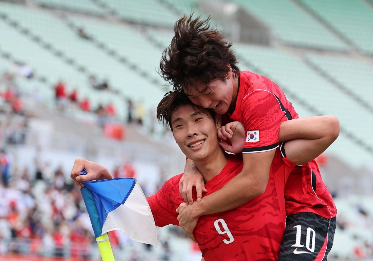 이영준 동점골, 함께 환호하는 배준호