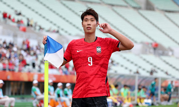 동점골 세리머니하는 이영준30일 일본 오사카 나가이 스타디움에서 열린 2026 아이치?나고야 아시안게임 남자 축구 준결승 대한민국과 중국의 경기. 동점골을 넣은 한국 이영준이 세리머니를 하고 있다. 2026.9.30 연합뉴스