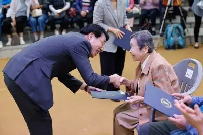 송파 석촌호수서 어르신 한마당