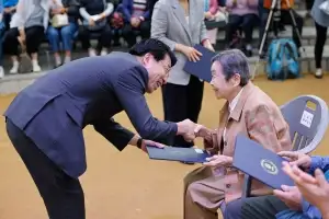 송파 석촌호수서 어르신 한마당