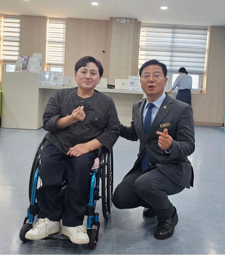 ▲ 지난달 30일 수원 누림센터에서 열린 ‘2026 누림 컨퍼런스’에 참석한 김성기 의원(사진=경기도의회)