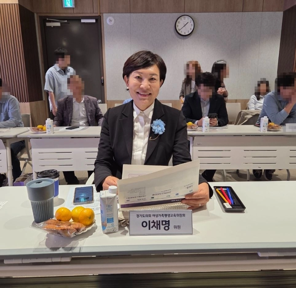 ▲ 지난달 29일 경기도여성가족재단을 찾은 이채명 의원(사진=경기도의회