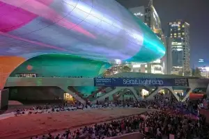 유니원, ‘서울라이트 DDP 2026 가을’ 성료…백남준·유영국·한글, 빛으로 재해석