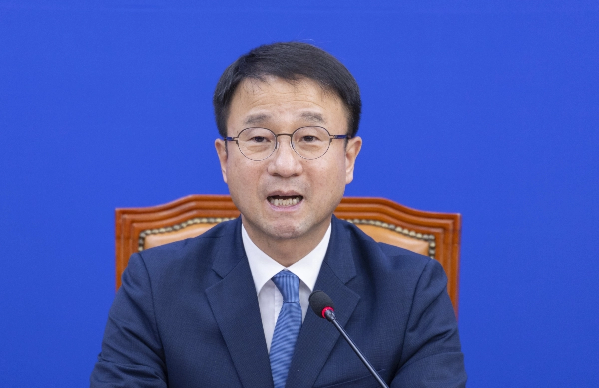 한병도 더불어민주당 원내대표가 1일 국회에서 열린 정책조정회의에서 현안 관련 발언을 하고 있다. 2026.10.1 연합뉴스