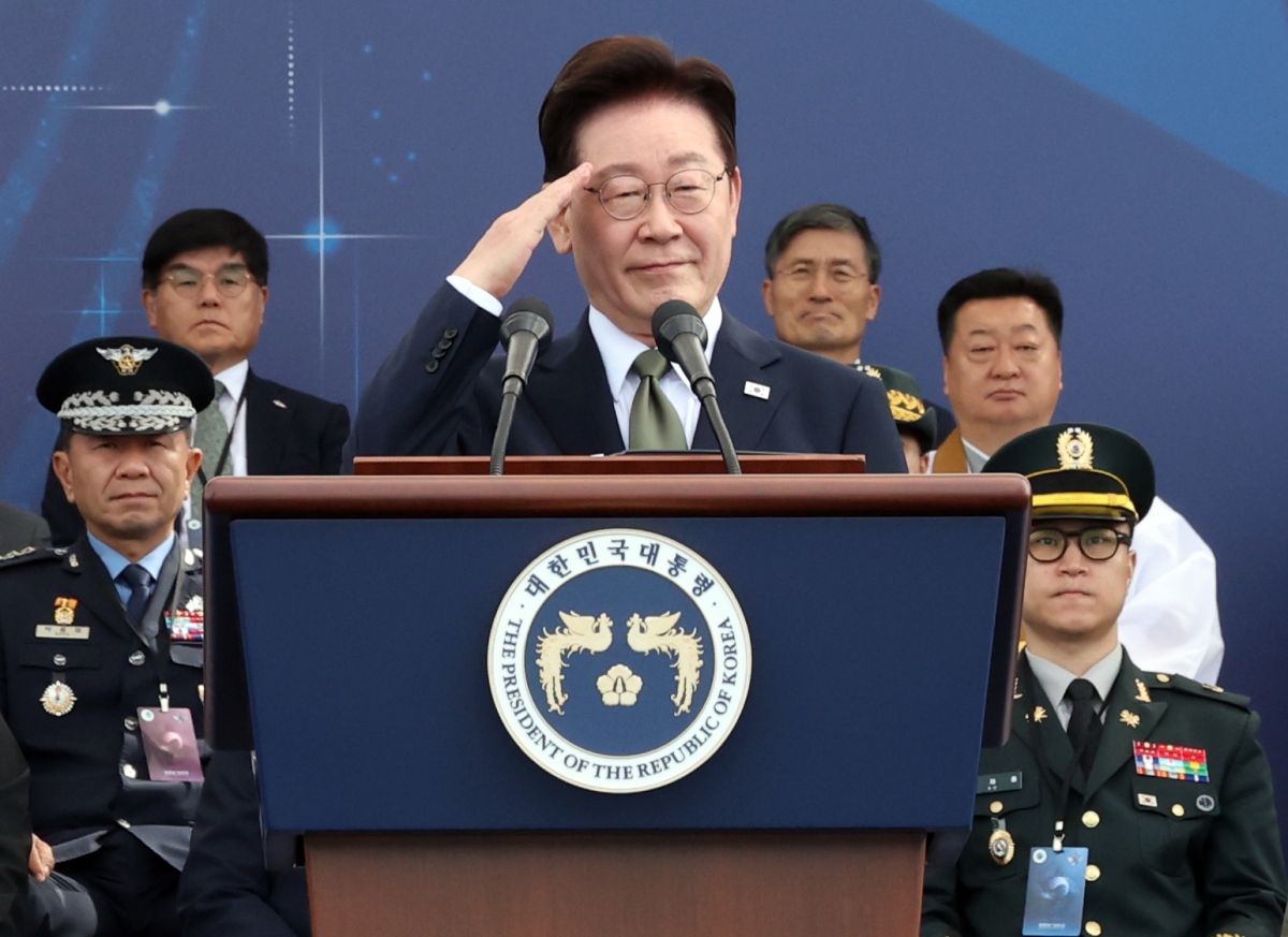 thumbnail - 李대통령 “DMZ 사고 마음 아파<br>北, 남북대화 복원 함께하길 촉구“