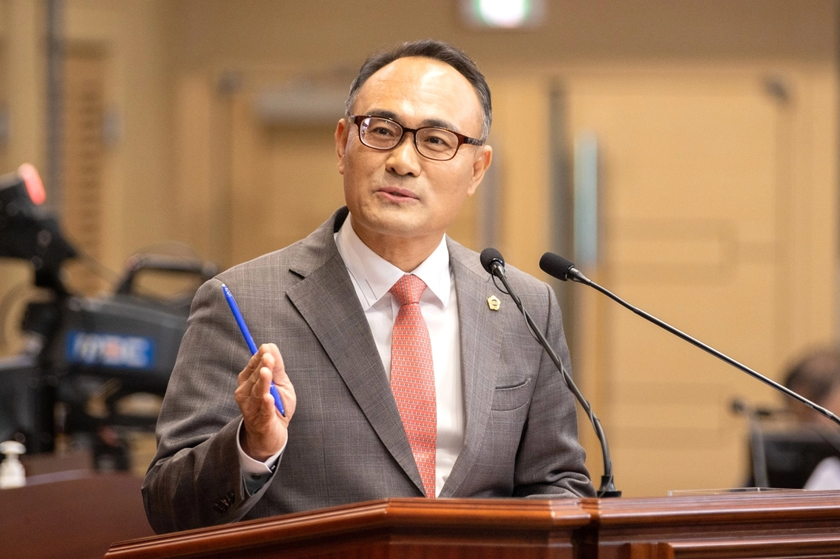 1일 열린 제366회 제1차 정례회 본회의에서 도정질문을 하는 황재철 의원. 경북도의회 제공