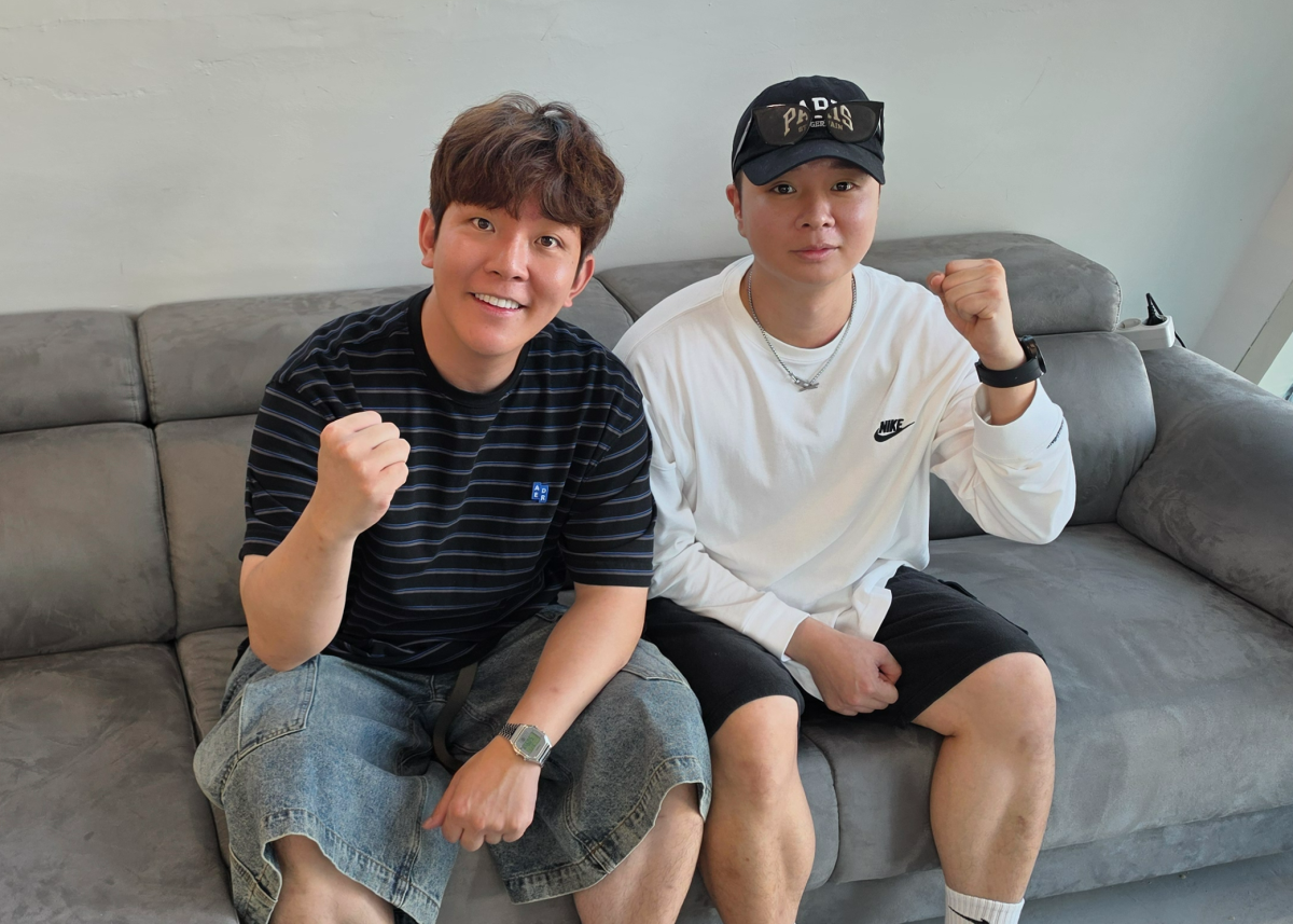 유튜브 구독자 100만명을 보유한 하이픽션 스튜디오 대표이자 KBS 31기 공채 코미디언 방주호(왼쪽) 대표와 김다현 이사. 이들은 지방소멸대응기금으로 대구 남구와 계명대가 지원하는 청년 창업에 참여하기 위해 본사 소재지를 서울에서 대구 남구로 옮겼다.  하이픽션 제공