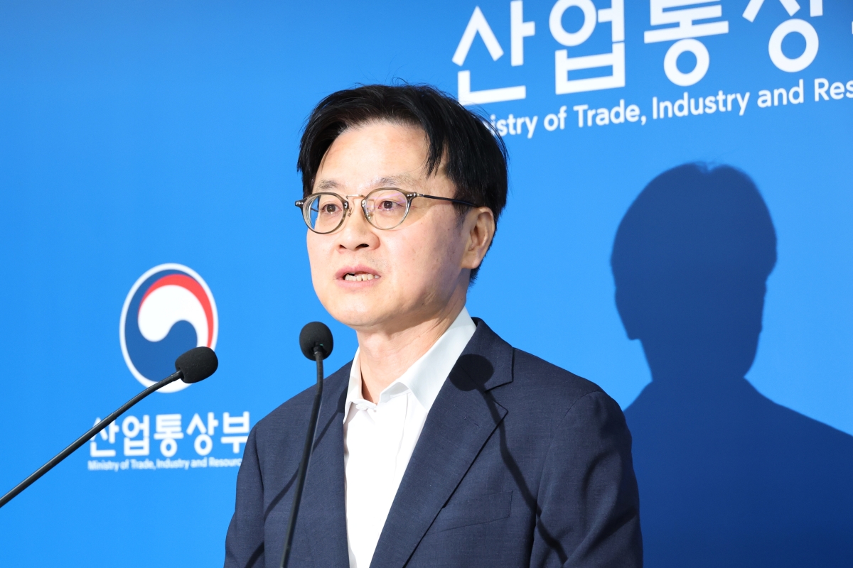 김정관 산업통상부 장관이 1일 세종시 정부세종청사에서 도널드 트럼프 미국 대통령이 발표한 한국의 대미 투자 프로젝트에 관해 설명하고 있다. 2026.10.1 연합뉴스