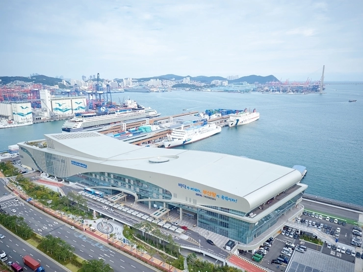 크루즈 전용 부두가 들어서 있는 부산항 국제여객터미널.  부산시 제공