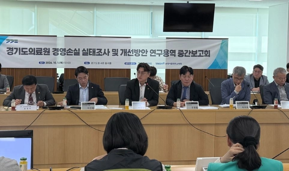 ▲ 지난 1일 경기도청 율곡홀에서 열린 ‘경기도의료원 경영손실 실태조사 및 개선방안 연구용역’ 중간보고회에 참석한 우현욱 의원(사진=경기도의회)