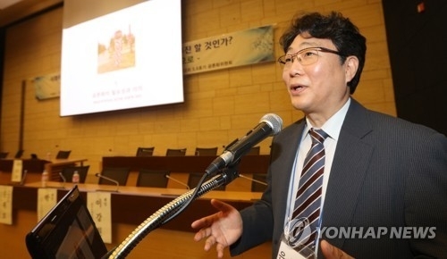 한국갈등학회가 개최한 ‘신고리5·6호기 공론화’ 토론회에서 은재호 한국외대 겸임교수가 발언하고 있다. 2017.8.1 연합뉴스
