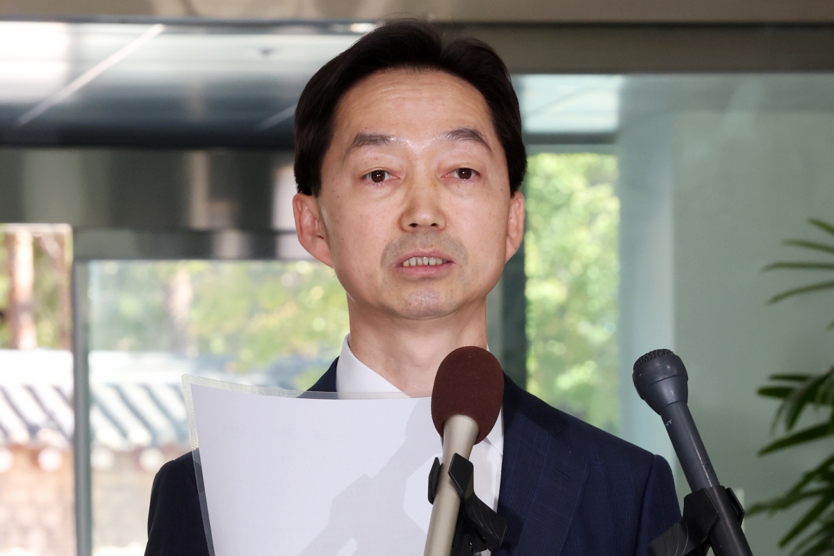 김지용 초대 중대범죄수사청장 후보자가 2일 서울 종로구 정부서울청사 창성동 별관에서 도어스테핑을 하고 있다. 뉴시스