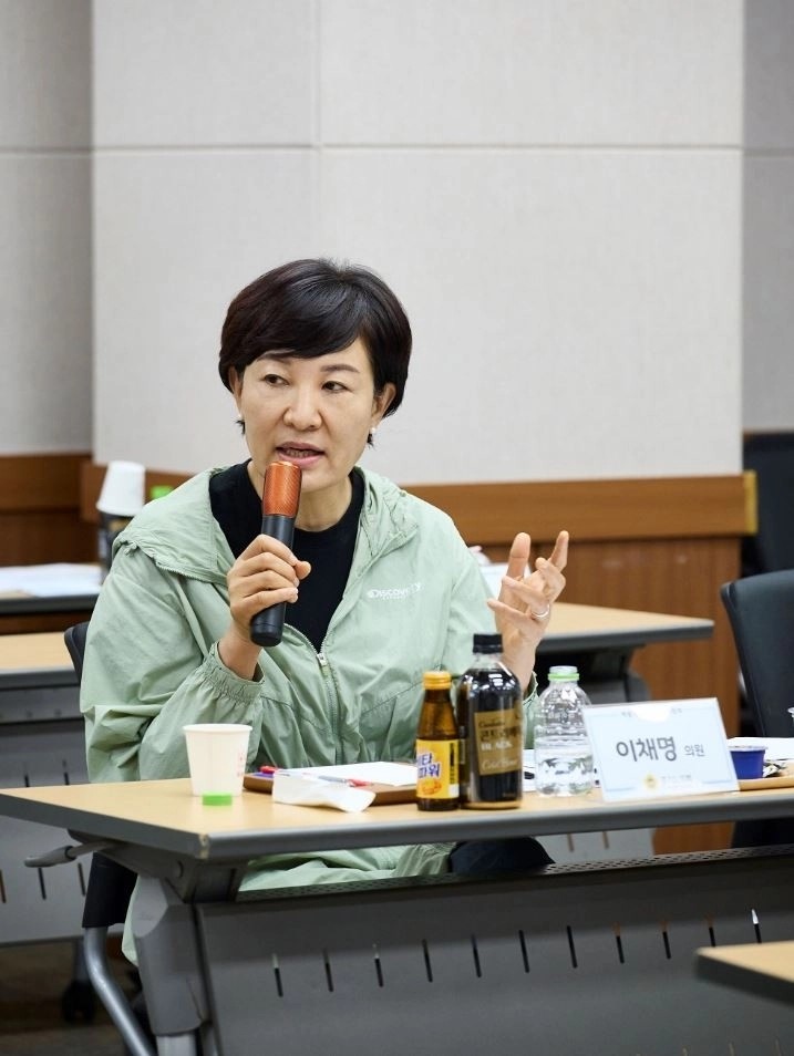 ▲ 지난 9월 30일, 경기도청소년활동진흥센터와 경기도청소년상담복지센터를 방문한 이채명 의원(사진=경기도의회)