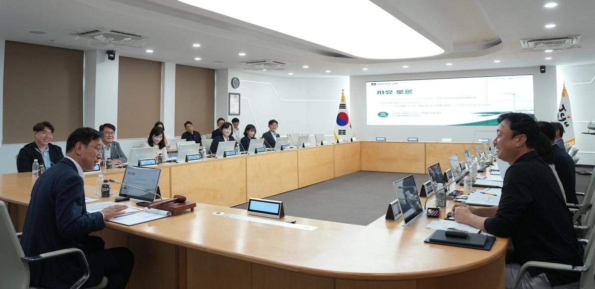 제주도는 2일 오후 4시 도청 한라홀에서  ‘제4기 인구정책조정위원회’ 위촉식 및 제1차 회의를 열고 있다. 제주도 제공