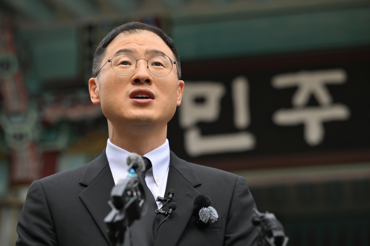 김상욱 울산시장이 28일 오전 전남광주 북구 운정동 국립5·18민주묘지에서 참배를 마친 뒤 취재진과 인터뷰하고 있다. 2026.9.28 뉴시스