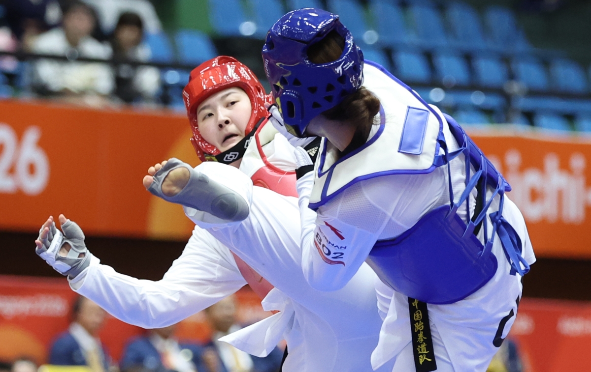 3일 일본 아이치현 도요하시 종합체육관에서 열린 2026 아이치·나고야 아시안게임 태권도 겨루기 여자 67㎏초과급 결승에서 한국 송다빈과 중국 무원저가 경기를 펼치고 있다. 2026.10.3 연합뉴스