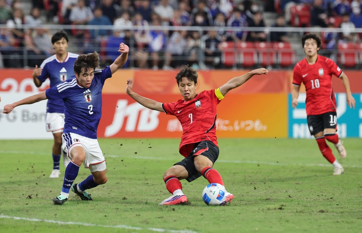엄지성이 3일 일본 아이치현 도요타 스타디움에서 열린 2026 아이치·나고야아시안게임 남자 축구 대한민국과 일본의 결승전에서 골을 터뜨리고 있다. 2026.10.3 도요타 연합뉴스