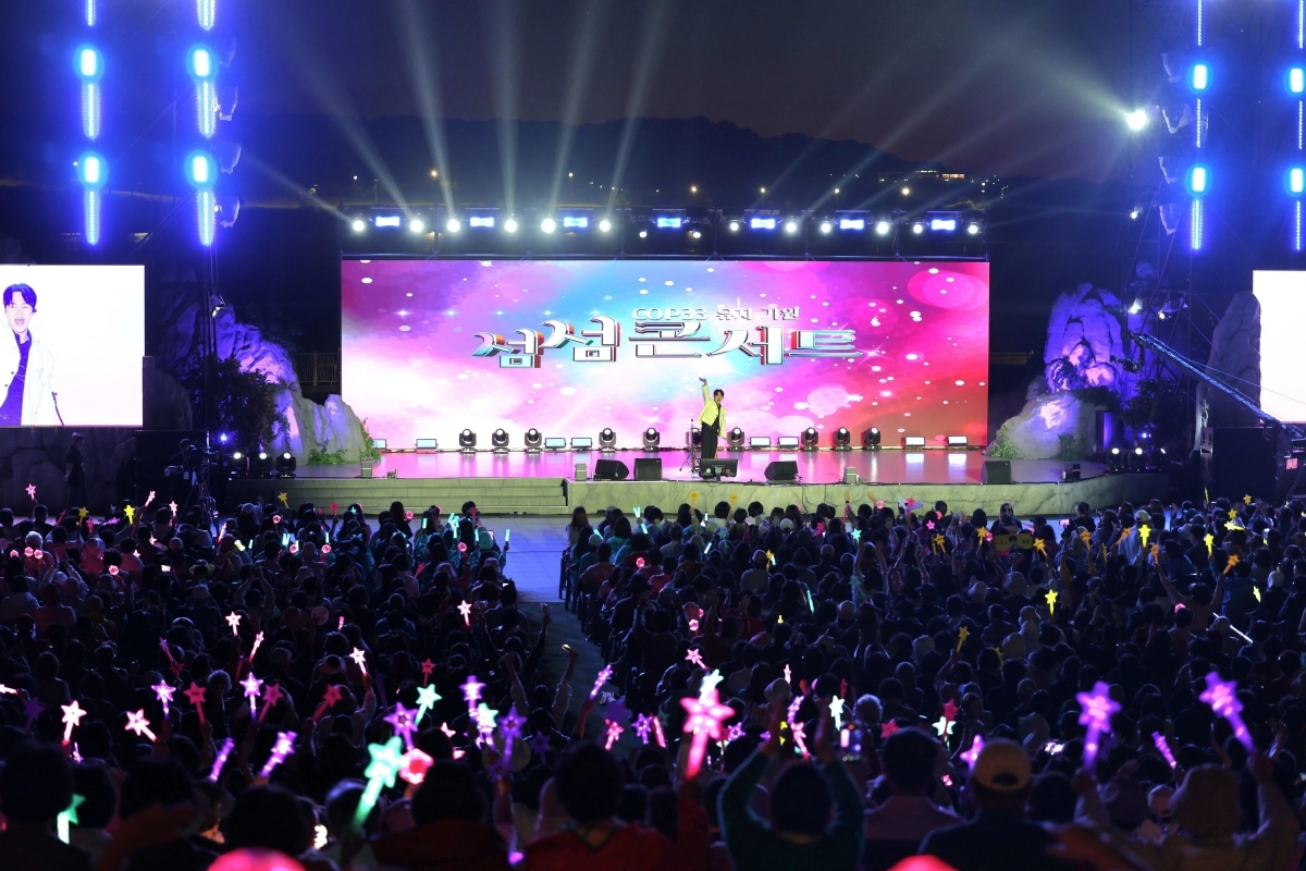 지난 2일오후 2026여수세계섬박람회 주행사장 열린무대에서 ‘섬섬콘서트’가 펼쳐졌다. 2026세계섬박람회 조직위 제공