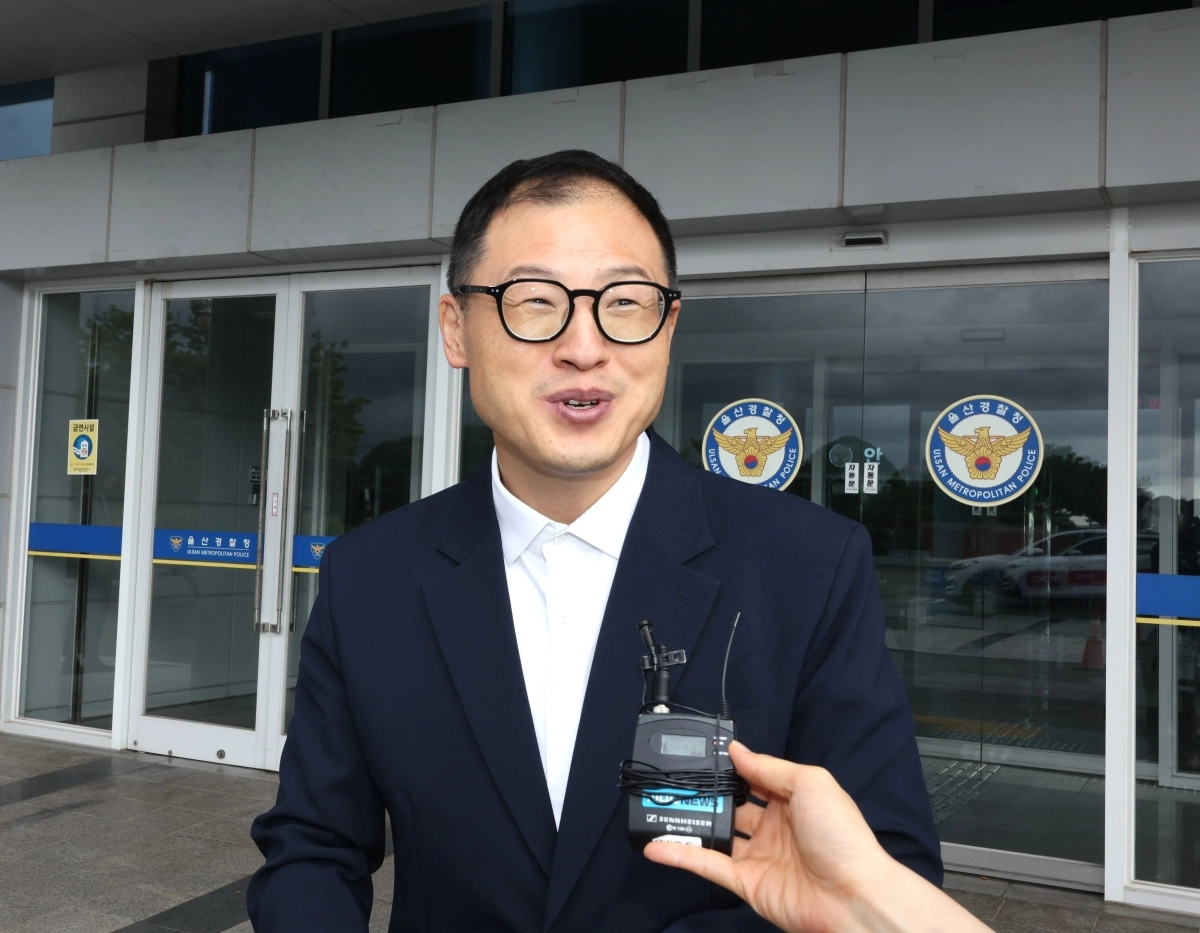 첫 경찰 출석 마친 김상욱 울산시장