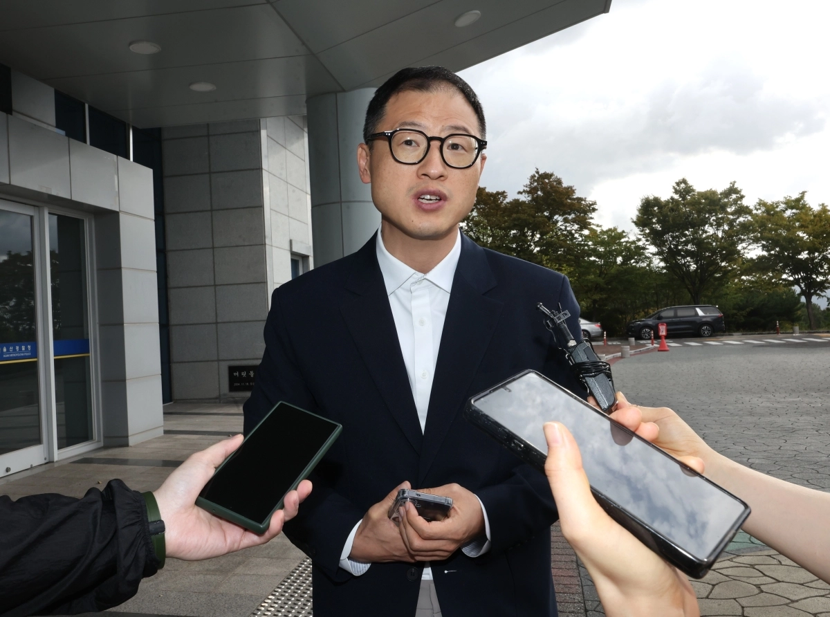 질문에 답하는 김상욱 울산시장
