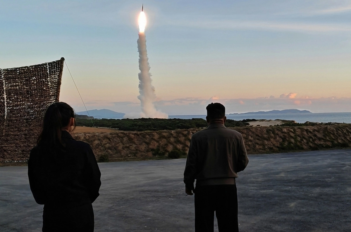 김정은, 주애와 미사일 발사 참관