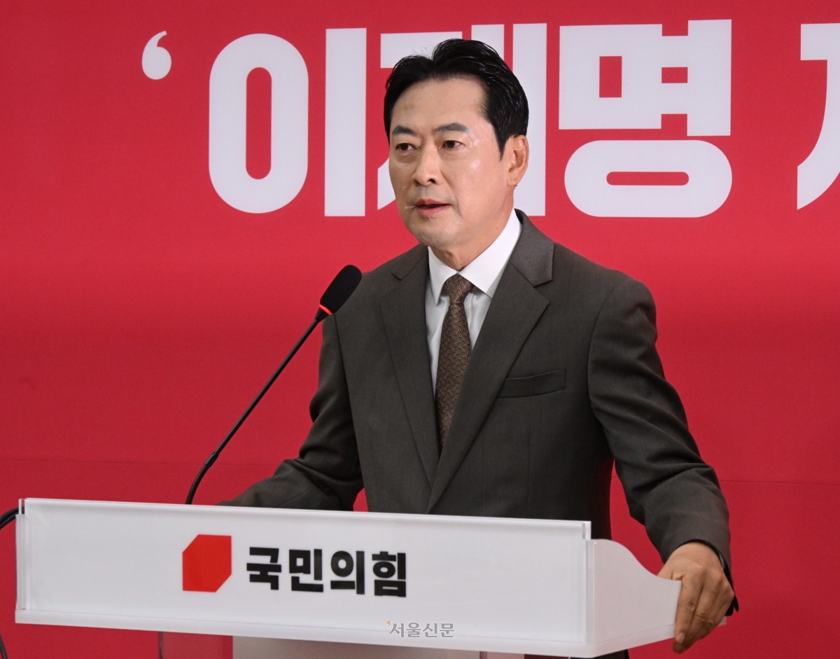장동혁 국민의힘 대표가 5일 국회에서 현안 관련 기자회견을 하고 있다. 안주영 전문기자