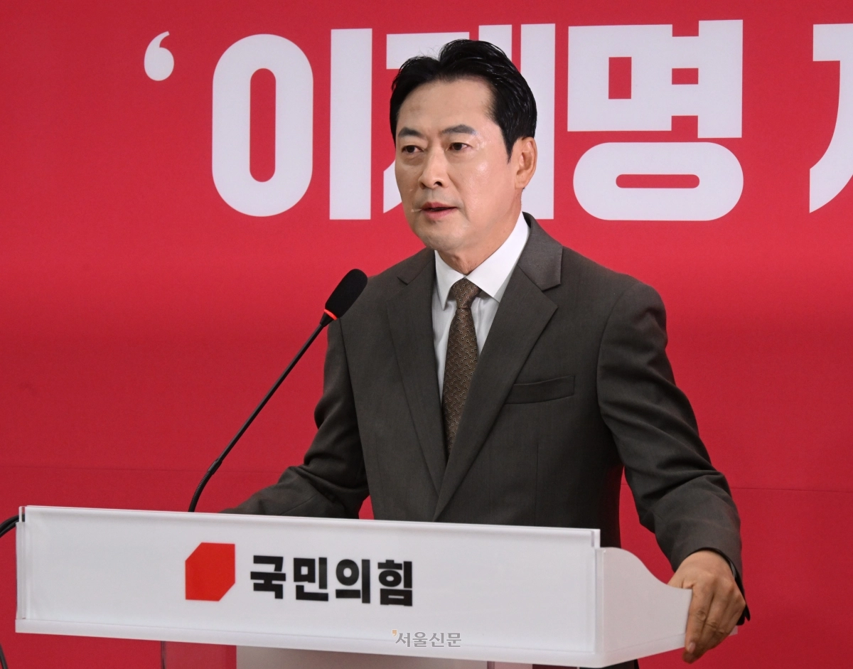 장동혁 국민의힘 대표가 5일 국회에서 현안 관련 기자회견을 하고 있다. 안주영 전문기자