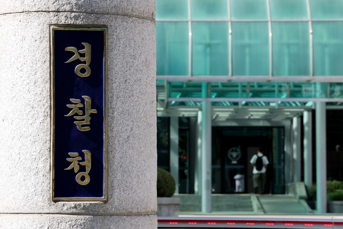 금융권을 겨냥한 광범위한 해킹 공격이 발생하면서 경찰과 중대범죄수사청의 수사 역량과 공조 체계가 첫 시험대에 올랐다. 사건 인지와 이첩이 지연되면서 수사기관 간 혼선이 빚어지고 있다는 지적도 나온다. 사진은 5일 서울 서대문구 경찰청의 모습. 뉴스1