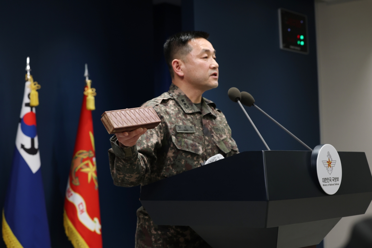 양진혁 합동참모본부 작전부장이 5일 서울 용산구 국방부에서 비무장지대(DMZ) 지뢰 폭발 관련해 합동 현장조사 TF 최종 조사 결과를 설명하고 있다. 2026.10.5 연합뉴스