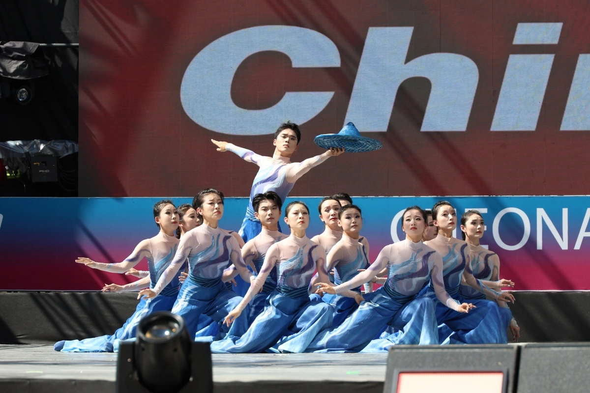 ‘천안흥타령춤축제2006’에서 국제춤대회가 열리고 있다. 천안시 제공