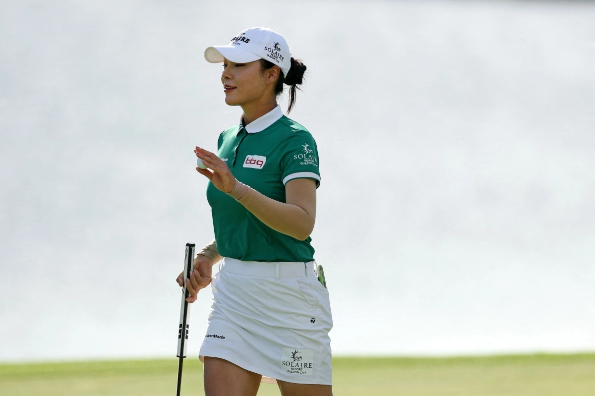 윤이나의 버디 세리머니.