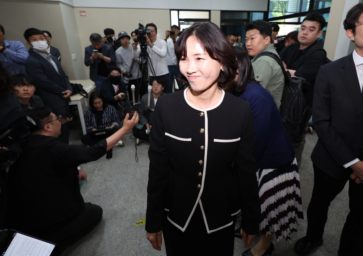 소감 밝힌 후 이동하는 홍종희 대구지방중수청장