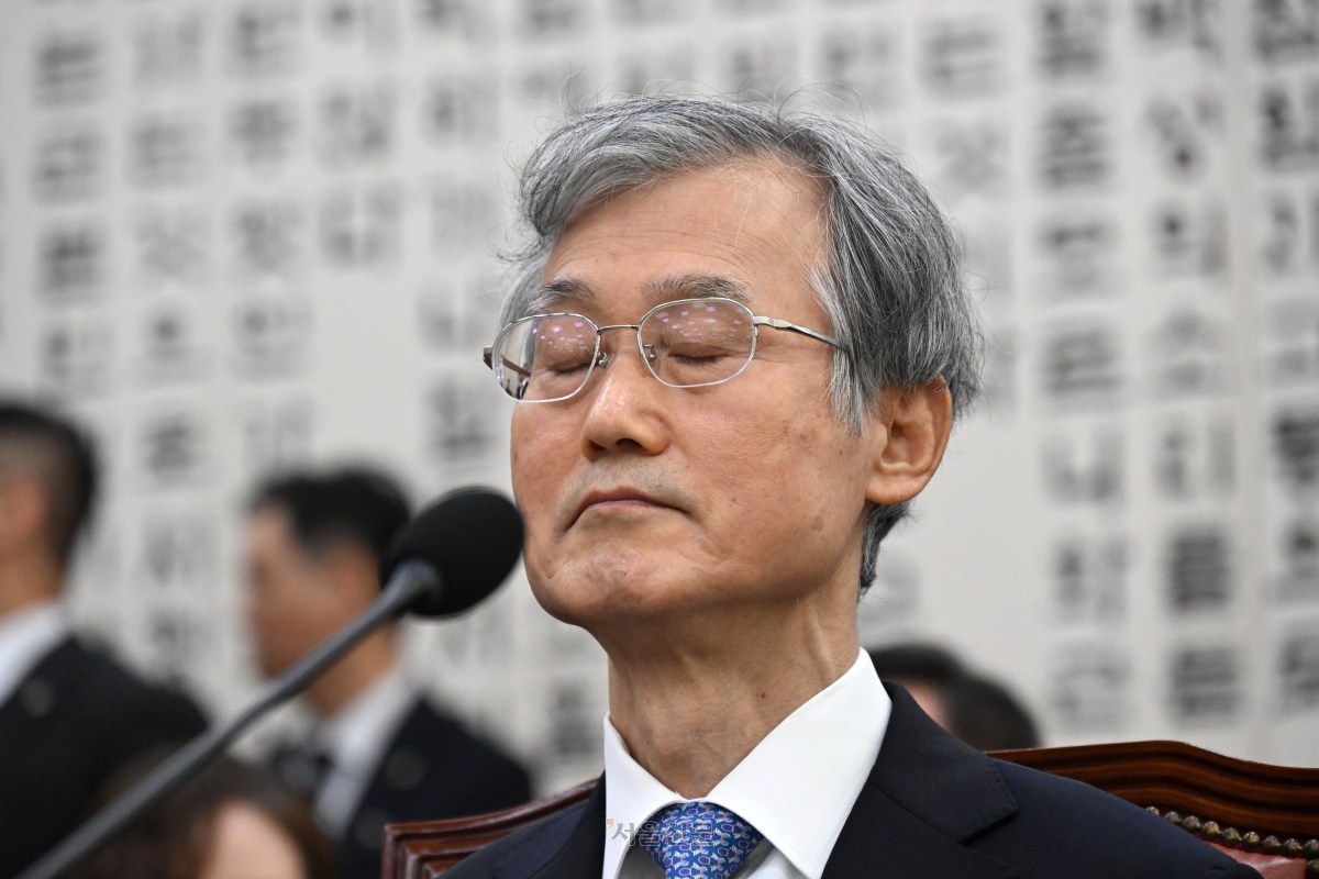 조희대 대법원장이 6일 국회 법제사법위원회에서 열린 대법원 등에 대한 국정감사에 참석해 의원 질의를 듣고 있다. 2026.10.6 홍윤기 기자