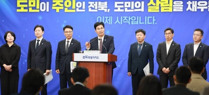 이원택 전북지사가 취임 100일 기자회견을 하고 있다. 전북도 제공