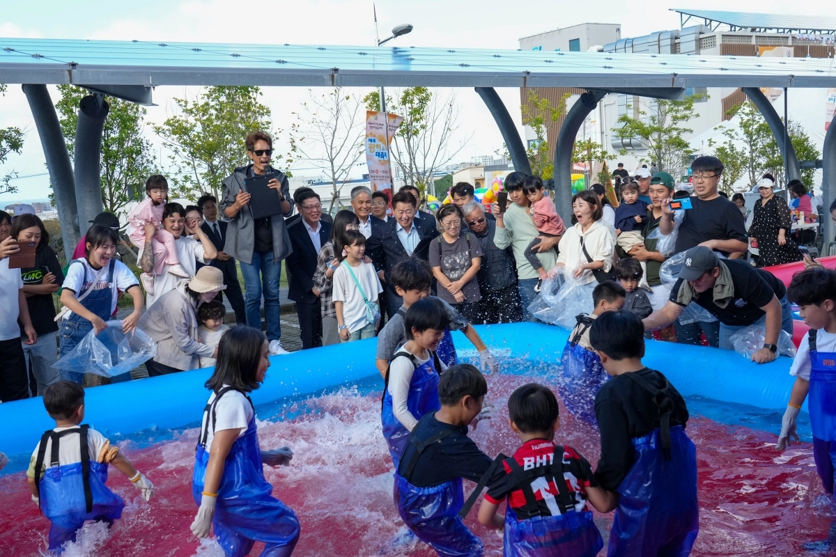 제9회 제주광어 대축제가 9일부터 11일까지 사흘간 제주어류양식수협 본소 일원에서 열린다. 사진은 2024년 광어대축제 모습. 제주도 제공