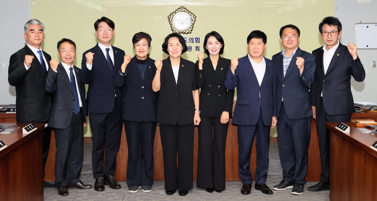 충남도의회 교육위원회. 도의회 제공