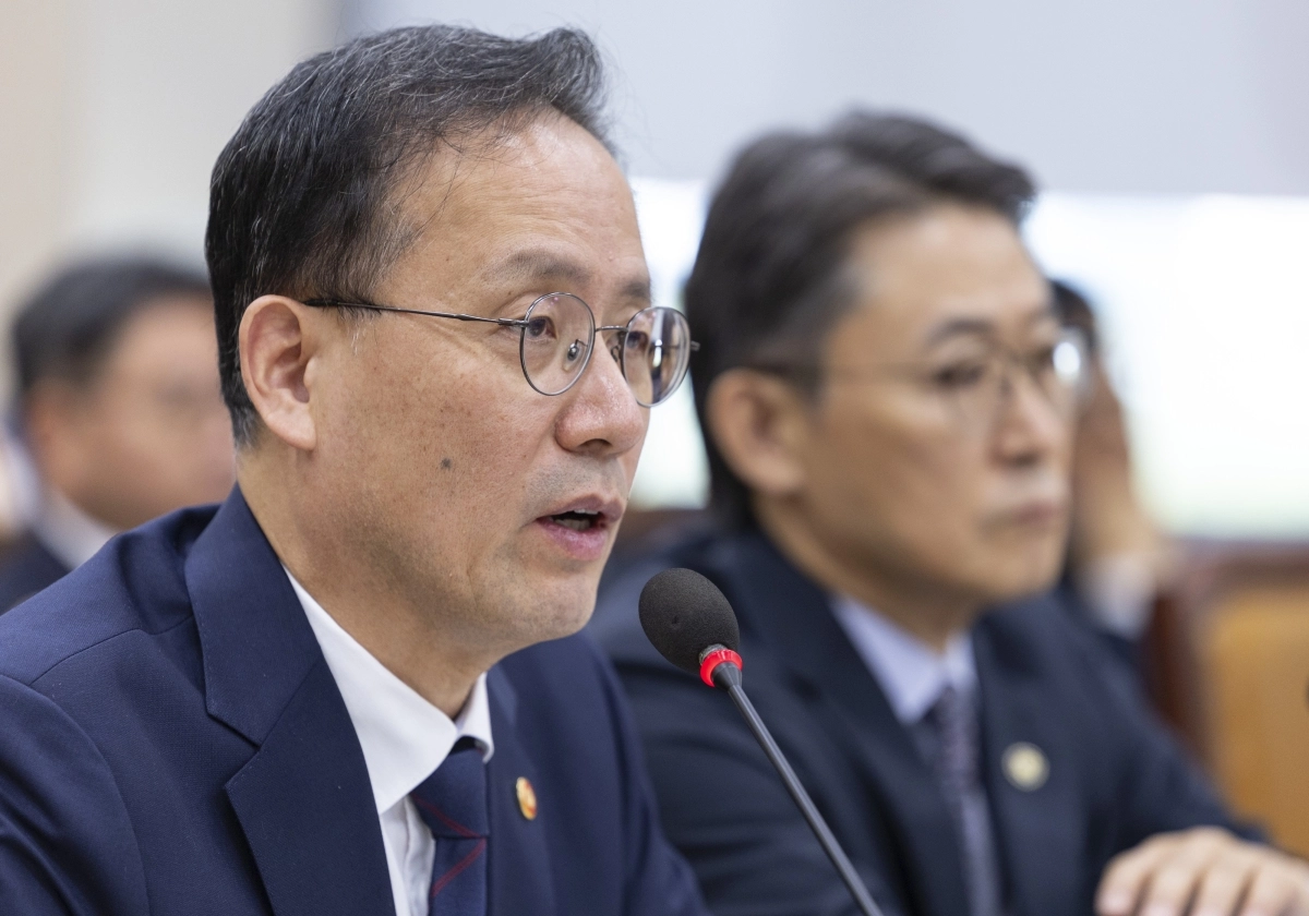 의원 질의에 답하는 이형일 부총리