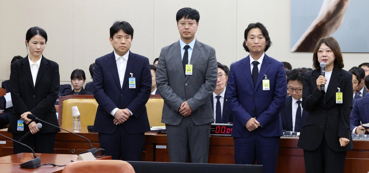 6일 서울 여의도 국회에서 열린 과학기술정보방송통신위원회 국정감사(과학기술정보통신부 등)에서 최주희 티빙대표 등 개인정보 유출관련 플랫폼 기업 관계자들이 의원 질의에 답변하고 있다. 왼쪽부터 최주희 티빙대표, 김정훈 우아한 형제들 CISO, 임한욱 토스 페이먼츠 CEO, 홍승일 강남언니 CEO, 박수경 듀오 대표이사. 2026.10.06 뉴시스