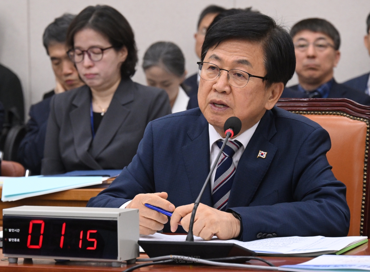 최교진 교육부 장관이 7일 국회 교육위원회에서 열린 교육부, 국가교육위원회 등에 대한 국정감사에서 의원질의에 답변하고 있다. 2026.10.7 안주영 전문기자
