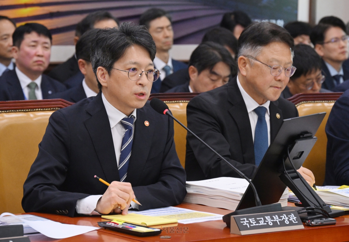 홍지선 국토교통부 장관이 7일 국회에서  열린 국토교통위원회에 대한 국정감사에서 의원질의에 답변하고 있다. 2026.10.7 안주영 전문기자