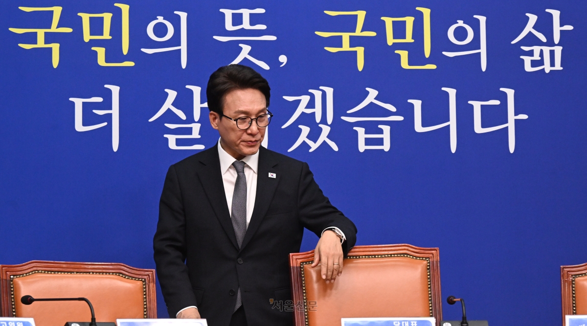 더불어민주당 김민석 대표가 7일 국회에서 열린 최고위원회의에 참석하고 있다. 2026.10.7 안주영 전문기자