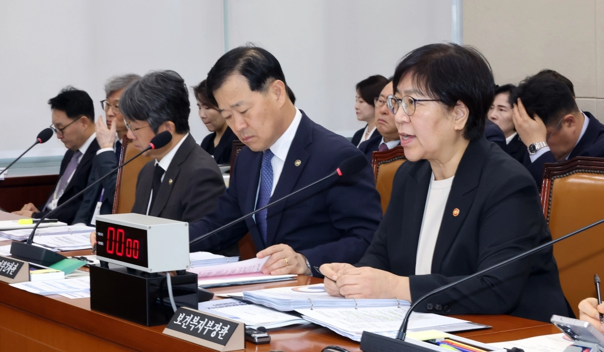 정은경 보건복지부 장관이 7일 국회에서 열린 보건복지위원회 국정감사에서 의원들의 질의에 답하고 있다. 연합뉴스