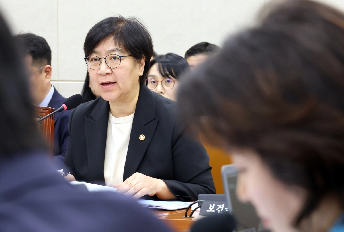 정은경 보건복지부 장관이 7일 국회에서 열린 보건복지위원회 국정감사에서 의원들의 질의에 답하고 있다. 연합뉴스