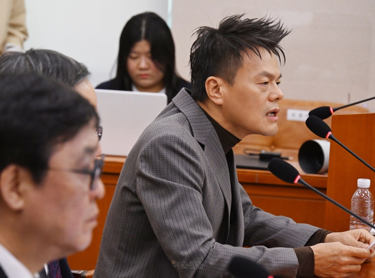 7일 국회 문화체육관광위원회에서 열린 문화체육관광부에 대한 국정감사에서 증인으로 출석한 박진영 대중문화교류위원회 공동위원장이 글로벌 축제 ‘패노메논’ 기획 배경을 밝히고 있다. 2026.10.7 안주영 전문기자