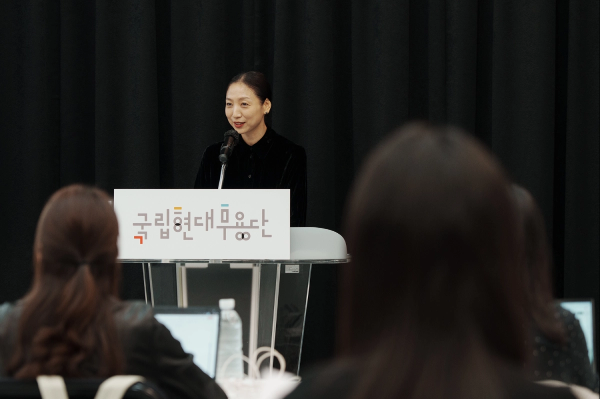 차진엽 국립현대무용단 단장 겸 예술감독이 7일 서울 예술의전당 연습동에서 열린 첫 기자간담회에서 취재진 질문에 대답하고 있다. 국립현대무용단 제공