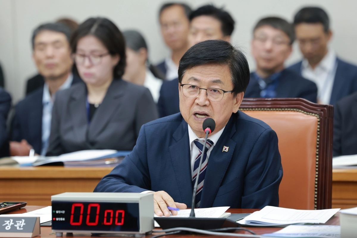 7일 국회 교육위원회에서 열린 교육부, 국가교육위원회 등에 대한 국정감사에서 최교진 교육부 장관이 교육위원 질의에 답하고 있다. 2026.10.7 연합뉴스