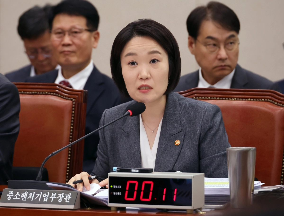 이소영 중소벤처기업부 장관이 7일 국회에서 열린 산업통상자원중소벤처기업위원회 국정감사에 출석해 의원 질의에 답하고 있다. 연합뉴스