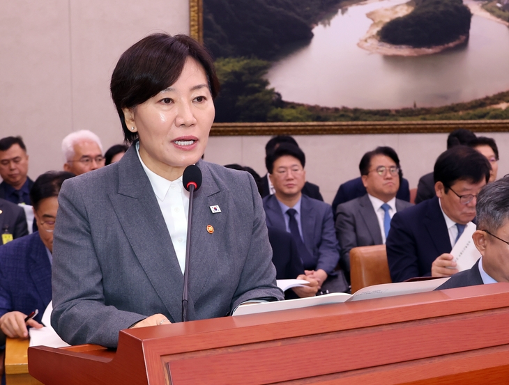송미령 농림축산식품부 장관이 7일 국회에서 열린 농림축산식품해양수산위원회 국정감사에서 업무보고를 하고 있다. 2026.10.7  연합뉴스