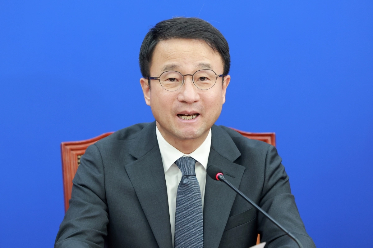 더불어민주당 한병도 원내대표가 8일 국회에서 열린 국정감사대책회의에 참석해 발언하고 있다. 2026.10.8 연합뉴스